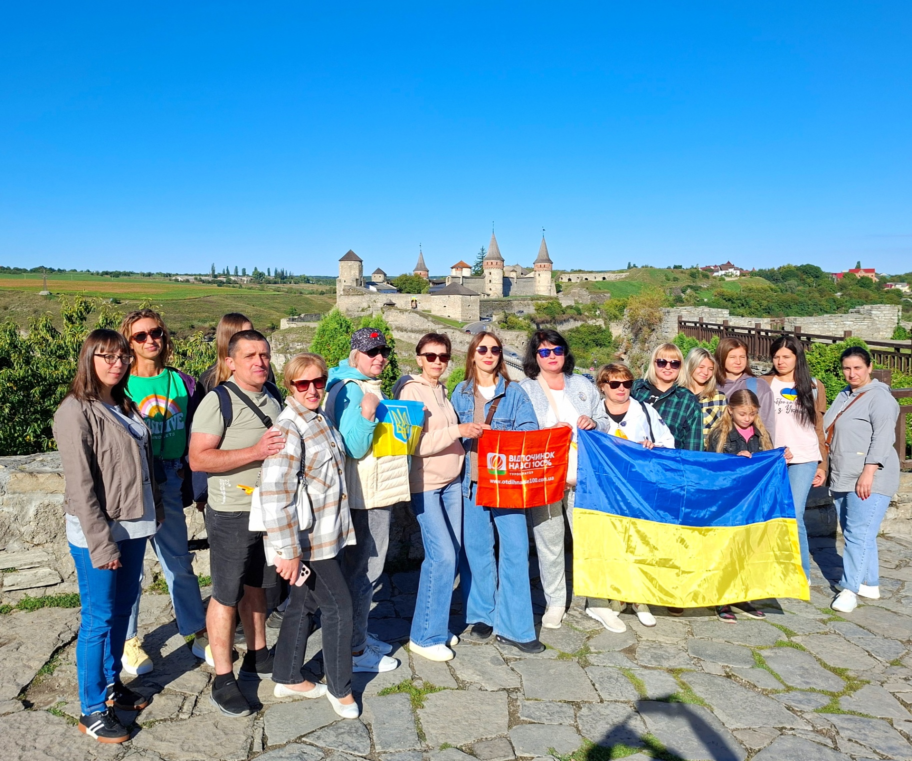 Група туристів у Кам'янці-Подільському